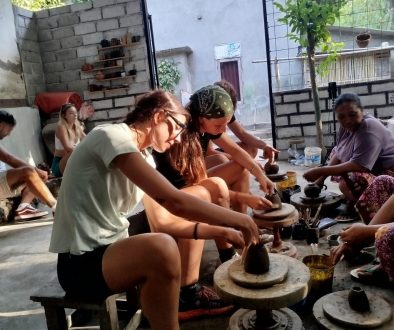 Lombok pottery class with local artisans